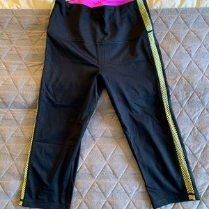 VS cropped workout leggings